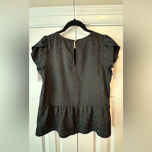 Loft Black Peplum, Tulip Short Sleeve Blouse
Sz S
Excellent Condition - Picture 2 of 4